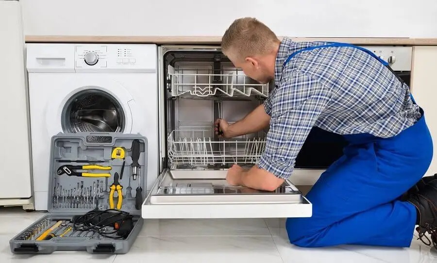 Söğütlü Termodinamik servisi teknisyen ekibi beyaz eşya tamiri yaparken